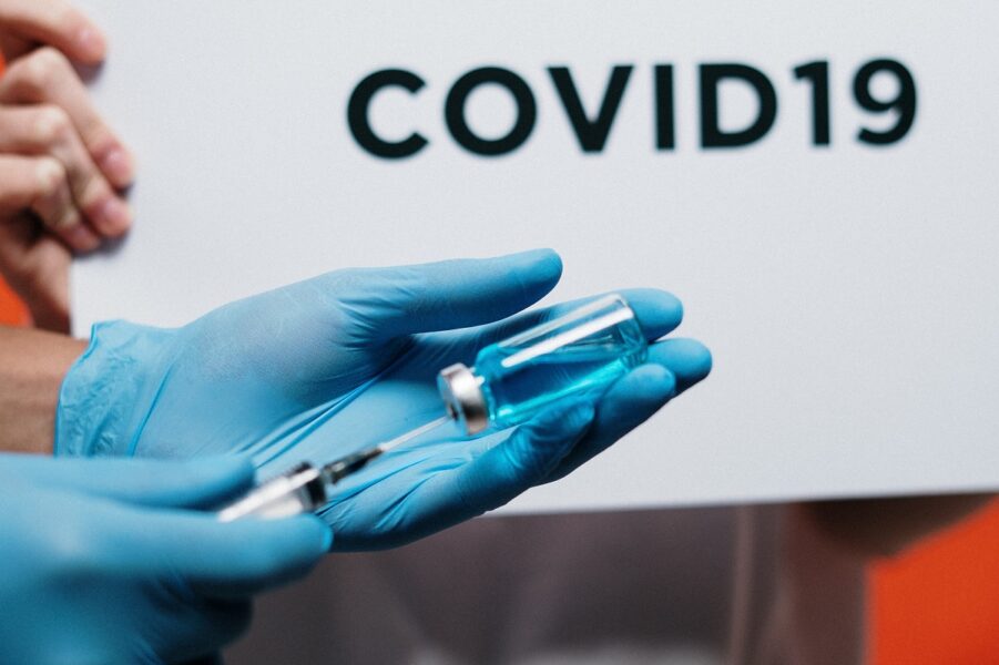 Cijepljenje-protiv-COVID-19-foto-Pexels-901x600