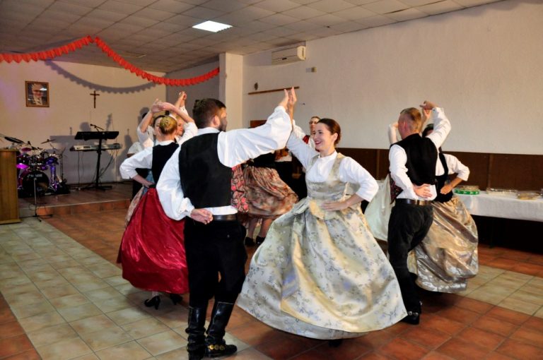 Sjajan nastup KUD Crkvari na smotri folklora pokupio je najvbeæi pljesak