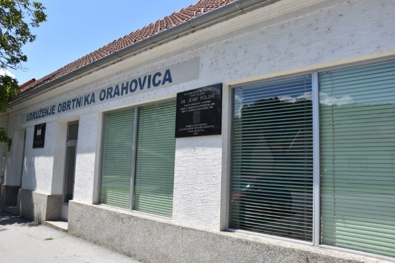 571-Orahovica zgrada