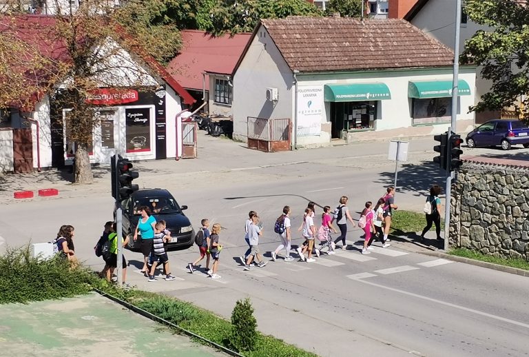 Iz Policijske postaje Orahovica poručuju: Svakodnevno smo na pješačkim prijelazima u blizini škola, vozači budite oprezni!