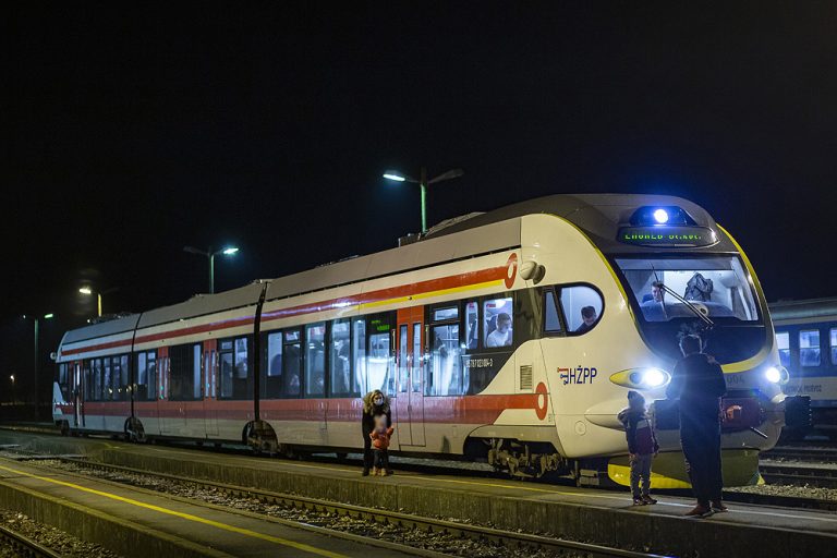 vlak-vtc-nisko