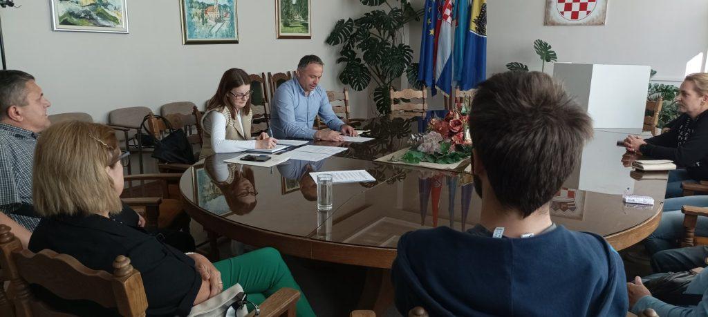 IMG-5458e14aefc3e55edaf6d2baa35ac65f-V