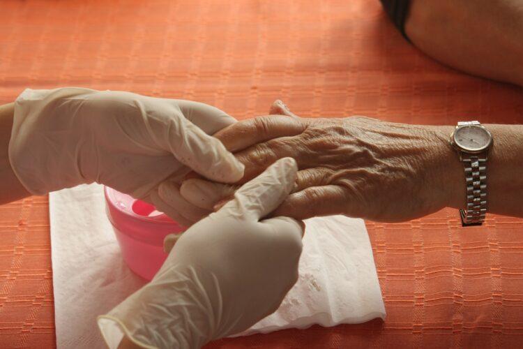 1695276465-alzheimer-1703005_1280-750x500