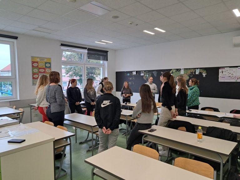 b2ap3_large_Zavrsena-edukacija-volontera-koji-ce-se-druziti-s-mladima-s-invaliditetom-u-Virovitici-1