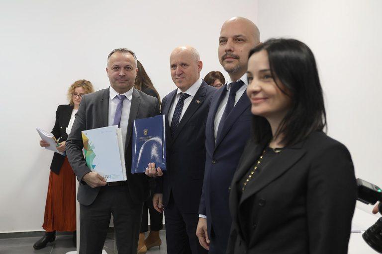 RISTER UGOVOR