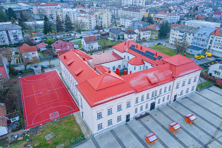 gimnazija-krov-i-igraliste-1