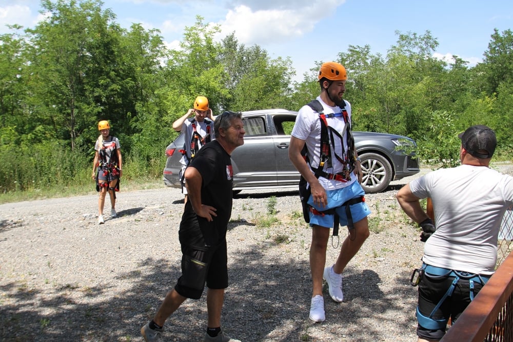 Ivica-Zubac-na-ziplineu-4 (1)