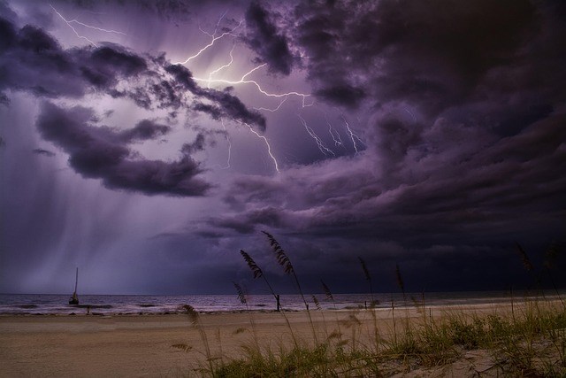 thunderstorm-4234254_640