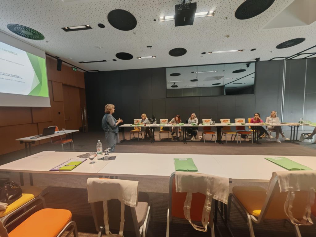 afa63a01-5905-41a0-9bd3-1c14c4f94cc2-1