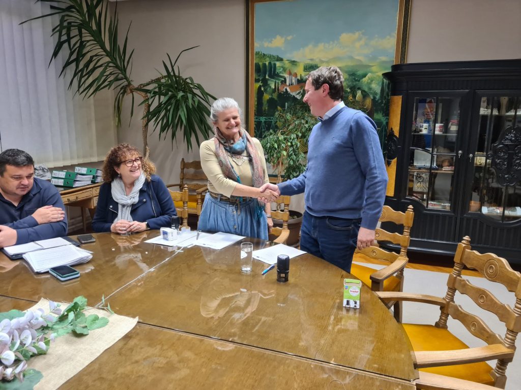 596190176_122105125623153262_7288985145962285438_n