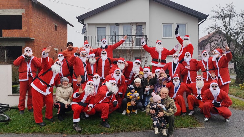 Djeda-mrazovi-na-biciklima-9