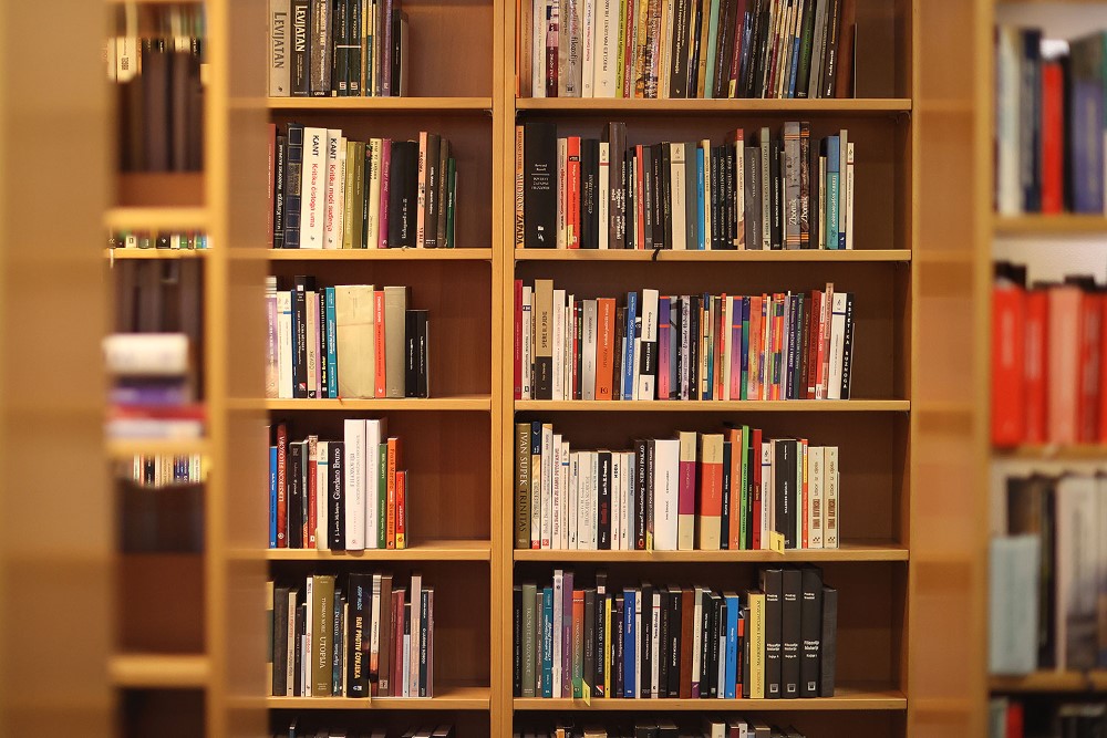 knjige-knjiznica-k.t-2