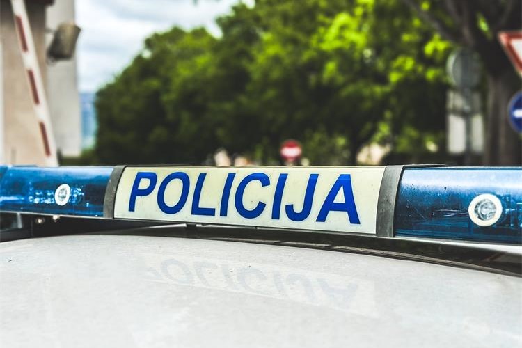policijaa