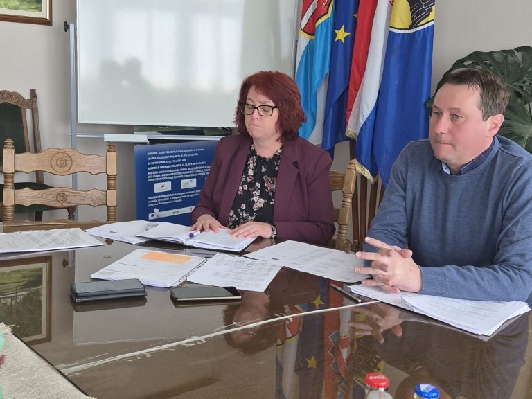 IMG-ea31af311f43593ea5d4a1b2ceaaeb14-V